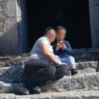 El pequeño Lucca junto a su madre en una foto compartida por esta en redes sociales