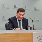 El portavoz de la Junta y consejero de Economía y Hacienda, Carlos Fernández Carriedo, en la rueda de prensa posterior al Consejo de Gobierno

EUROPA PRESS
18/12/2025