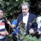 Zapatero en un campo de coca de la región de Chapare en Bolivia