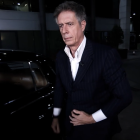 Carlo Costanzia en el parking de Mediaset.