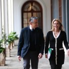 La portavoz del Gobierno, Carolina España, junto al consejero de Sanidad, Presidencia y Emergencias, Antonio Sanz, en San Telmo.