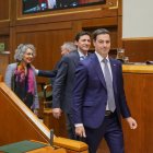 (Foto de ARCHIVO)
El Lehendakari, Imanol Pradales, a su llegada al debate de los Presupuestos de 2026, en el Parlamento vasco, a 23 de diciembre de 2025, en Vitoria-Gasteiz, Álava, País Vasco (España). El Parlamento vasco acoge hoy el pleno para la aprobación definitiva de los Presupuestos vascos para 2026, que, dada la mayoría absoluta del Gobierno vasco, saldrán adelante con el apoyo únicamente de los socios del Ejecutivo (PNV y PSE-EE). El proyecto de Presupuestos fue aprobado el pasado 28 de octubre en consejo de Gobierno y se elevaba a 16.378 millones de euros, un 4,1% más que en 2025.

Iñaki Berasaluce / Europa Press
23/12/2025