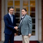 El presidente del Gobierno, Pedro Sánchez, recibe al presidente de Esquerra Republicana de Catalunya (ERC), Oriol Junqueras.
