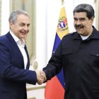 José Luis Rodríguez Zapatero saluda a Nicolás Maduro