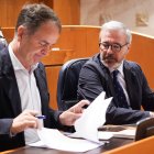 El presidente del Gobierno de Aragón, Jorge Azcón, y el consejero de Hacienda, Roberto Bermúdez de Castro.