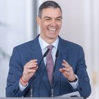 El presidente del Gobierno, Pedro Sánchez, ofrece una rueda de prensa tras recibir al primer ministro de Grecia, Kyriákos Mitsotákis, en La Moncloa, a 12 de enero de 2026, en Madrid (España). Los dos dirigentes han abordado las relaciones bilaterales y los intereses comunes de cara a la agenda europea así como la situación en Venezuela.

Eduardo Parra / Europa Press
12/1/2026