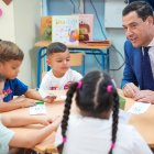 El presidente de la Junta de Andalucía, Juanma Moreno, en el inicio del curso escolar.