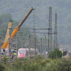 Trabajos de rescate de los convoyes de los trenes accidentados en la zona del suceso en Adamuz.