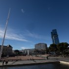 Mástil de la bandera de España vacío después de retirar la bandera tras el temporal de nieve, en la plaza de Colón, a 28 de enero de 2026, en Madrid (España).