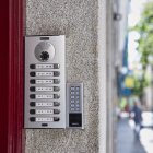 Exterior de un piso turístico en el centro de Madrid tras el anuncio del ministerio de Consumo de bloquear casi 66.000 anuncios ilegales.
Jesús Hellín / Europa Press
19/5/2025