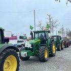 Salida de tractores en dirección a Sevilla capital este martes.