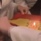 Bandera de España que quema la hija del alcalde de Chella, José Enrique Talón, del PSOE