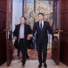 El 'president' de la Generalitat, Juanfran Pérez Llorca, junto al alcalde de Alicante, Luis Barcala, durante una visita al Ayuntamiento de la capital alicantina el 23 de diciembre de 2025

ROBERTO PLAZA / EUROPA PRESS
23/12/2025