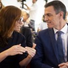 Mónica García y Pedro Sánchez