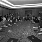 El Rey Juan Carlos (c) preside la reunión de la Junta de Defensa Nacional, en el palacio de la Zarzuela, tras el fallido intento de golpe de Estado del 23- F de 1981.