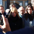 La alcaldesa de Huelva, Pilar Miranda, visiblemente afectada por los efectos del accidente ferroviario de Adamuz.