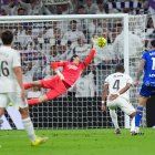 MADRID, SPAIN - MARCH 02: Martín Satriano of Getafe scores his team's first goal during the LaLiga EA Sports match between Real Madrid CF and Getafe CF at Estadio Santiago Bernabeu on March 02, 2026 in Madrid, Spain. (Photo by Angel Martinez/Getty Images)