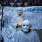 Varias personas durante la manifestación de la Coordinadora Feminista de Valencia por el 8M