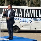 El candidato del PP a la Presidencia de la Junta en un acto de campaña en la Plaza Colón de Valladolid