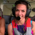 Paola Olmedo a punto de saltar del helicóptero.