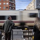 Tren a su paso por Alfafar en una imagen de archivo.