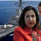 Margarita Robles, Pedro Sánchez y la fragata Cristóbal Colón