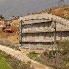 Trabajos en la vía de Alta Velocidad que une Málaga con Madrid, tras la caída de un muro de contención de cinco metros a la altura del municipio malagueño de Álora.