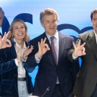(I-D) El presidente del Partido Popular en Aragón, Jorge Azcón, la presidenta de Extremadura en Funciones, María Guardiola, el presidente del Partido Popular, Alberto Núñez Feijóo, y el presidente de la Junta de Castilla y León, Alfonso Fernández Mañueco, durante la reunión de la Junta Directiva Nacional del partido en la sede del PP en la calle Génova, a 16 de marzo de 2026, en Madrid (España). Alberto Núñez Feijóo reúne a la Junta Directiva Nacional del PP en Génova para analizar los resultados de las elecciones en Castilla y León, reforzar el liderazgo de Alfonso Fernández Mañueco y fijar la estrategia de pactos con Vox y de oposición al Gobierno de Sánchez.

Eduardo Parra / Europa Press
16/3/2026