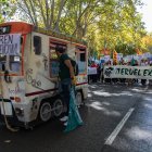 Recreación de un vagón de tren durante la manifestación bajo el lema "Salvemos el mundo rural agredido".