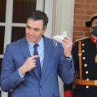 (Foto de ARCHIVO)
El presidente del Gobierno, Pedro Sánchez, a su llegada para recibir al presidente de Costa Rica, Carlos Alvarado, en el Palacio de la Moncloa, a 28 de marzo de 2022, en Madrid (España). El presidente de Costa Rica, Carlos Alvarado, está de visita oficial en España y Francia desde hoy 28 y hasta el 1 de abril, y sostendrá reuniones en materia de inversión turística, empresarial, recuperación económica tras la pandemia e impulso de la economía verde y de la descarbonización, cooperación, relación estratégica y diálogo político. España ha sido el mayor donante de vacunas covid a Costa Rica.

EUROPA PRESS/I.Infantes. POOL / Europa Press
28 MARZO 2022;PEDRO SÁNCHEZ;PRESIDENTE DE COSTA RICA;PRESIDENTE DEL GOBIERNO;PALACIO DE LA MONCLOA
28/3/2022