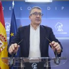 El portavoz del PSOE en el Congreso, Patxi López, durante una rueda de prensa, en el Congreso de los Diputados.