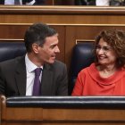 El presidente del Gobierno, Pedro Sánchez, y la vicepresidenta primera y ministra de Hacienda, María Jesús Montero.