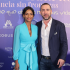 Liz Emiliano posa junto a Víctor de Aldama.