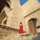 Turista en Torres de Serranos.
