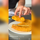 Receta viral de TikTok de tortilla con patatas de bolsa