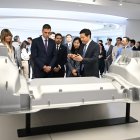 Pedro Sánchez, visita la sede de Xiaomi en Pekín con Begoña Gómez.