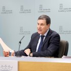 El consejero de Economía y Hacienda y portavoz de la Junta, Carlos Fernández Carriedo, en la rueda de prensa posterior al Consejo de Gobierno celebrado este jueves