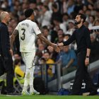 MADRID, SPAIN - APRIL 21: Eder Militao of Real Madrid with Alvaro Arbeloa, Head Coach of Real Madrid, as he is substituted after sustaining an injury during the LaLiga EA Sports match between Real Madrid CF and Deportivo Alaves at Estadio Santiago Bernabeu on April 21, 2026 in Madrid, Spain. (Photo by Denis Doyle/Getty Images)