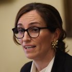 La ministra de Sanidad, Mónica García, durante una comparecencia ante la Comisión de Sanidad en el Senado, a 23 de abril de 2026, en Madrid (España). La ministra comparece para informar de las irregularidades que han marcado la convocatoria de plazas y pruebas selectivas de médico interno residente (MIR) en 2026, para informar del Real Decreto 180/2026, de 11 de marzo, por el que se regula el reconocimiento del derecho a la protección de la salud y a la atención sanitaria con cargo a fondos públicos de las personas extranjeras que, encontrándose en España, no tengan su residencia legal en el territorio español, y para  explicar las medidas que va a tomar ante la convocatoria de huelga nacional indefinida de médicos y facultativos como respuesta al borrador del Estatuto Marco.