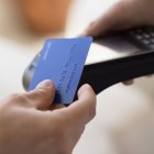 Un error en el terminal de pago puede provocar cargos duplicados en la tarjeta, según la OCU