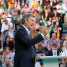 El presidente del Partido Popular, Alberto Núñez Feijóo interviene en el mitin de precampaña en Roquetas de Mar, Almería.