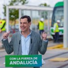 El presidente del PP de Andalucía y candidato a la reelección de la Presidencia de la Junta, Juanma Moreno, realiza una intervención ante los medios con motivo de los avances en la puesta en marcha del tranvía metropolitano de Alcalá de Guadaíra (Sevilla). A 30 de abril de 2026 en Alcalá de Guadaíra, Sevilla (Andalucía, España). En una intervención ante los medios de comunicación en el municipio, donde reside, Moreno ha expresado su satisfacción por comprobar que el tranvía de Alcalá "este año 2026 estará para uso y disfrute no solamente de todos los vecinos" de la localidad, sino del conjunto de esta zona del área metropolitana para conectarse con Sevilla.

Francisco J. Olmo / Europa Press
30/4/2026