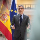 El ministro de la Presidencia, Justicia y Relaciones con las Cortes, Félix Bolaños, atiende a los medios de comunicación, en el Palacio de Parcent, a 4 de mayo de 2026, en Madrid (España). Bolaños ha demandado al presunto conseguidor del 'caso Koldo', el empresario Víctor de Aldama, por vulneración de su derecho al honor tras asegurar "falsamente" en medios de comunicación y redes sociales que le contactó para sobornarle y "comprar su silencio".

Fernando Sánchez / Europa Press
04/5/2026