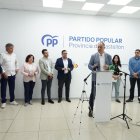 Salvador Aguilella junto a portavoces del PP

REMITIDA / HANDOUT por PPCS
Fotografía remitida a medios de comunicación exclusivamente para ilustrar la noticia a la que hace referencia la imagen, y citando la procedencia de la imagen en la firma
04/5/2026