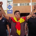 (Foto de ARCHIVO)
El seudo periodista Vito Quiles llega a la concentración convocada bajo el lema 'España combativa' en la Universidad Pablo Olavide de Sevilla (UPO). A 23 de octubre de 2025, en Sevilla (Andalucía, España).  El periodista Vito Quiles ha aterrizado, en la jornada de hoy, con su tour 'España combativa' en la Universidad Pablo Olavide de Sevilla, acto que se enmarca dentro de una gira por universidades públicas andaluzas y que como en otros casos, la institución universitaria no autoriza la realización del mismo dentro de su campus, alegando que no ampara actividades que alteren el orden público con conflictos y altercados.

Francisco J. Olmo / Europa Press
23/10/2025
