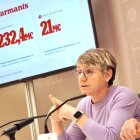 La portavoz de Compromís en el Ayuntamiento de València, Papi Robles, junto al edil de esta formación Ferran Puchades, denunciando las irregularidades detectadas por el informe de Antifraude filtrado