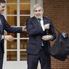 El presidente de Canarias, Fernando Clavijo, con Pedro Sánchez