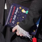 El Principito continúa siendo uno de los libros más influyentes para hablar con los niños sobre felicidad, amistad y emociones.