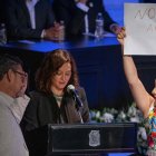 Isabel Díaz Ayuso en el Congreso de Aguascalientes en México y la boicoteadora