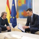 El director del Centro de Coordinación de Alertas y Emergencias Sanitarias del Ministerio de Sanidad, Fernando Simón y el presidente del Gobierno, Pedro Sánchez.